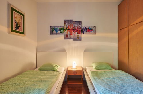 Foto 16 - Apartment mit 3 Schlafzimmern in Carlazzo mit garten und blick auf die berge