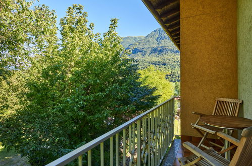 Photo 22 - Appartement de 3 chambres à Carlazzo avec jardin et vues sur la montagne