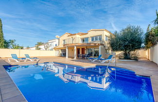 Photo 1 - 5 bedroom House in Castelló d'Empúries with private pool and garden