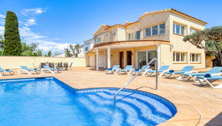 Foto 1 - Casa con 5 camere da letto a Castelló d'Empúries con piscina privata e giardino