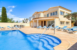 Photo 1 - 5 bedroom House in Castelló d'Empúries with private pool and garden