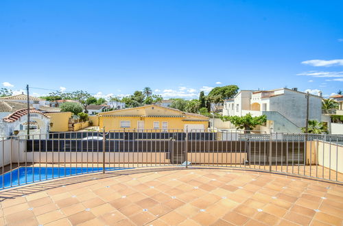 Foto 42 - Haus mit 5 Schlafzimmern in Castelló d'Empúries mit privater pool und garten