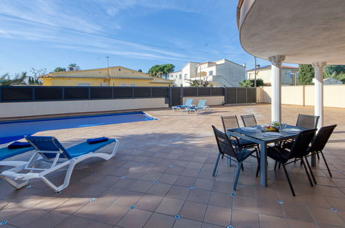 Foto 34 - Casa de 5 quartos em Castelló d'Empúries com piscina privada e jardim