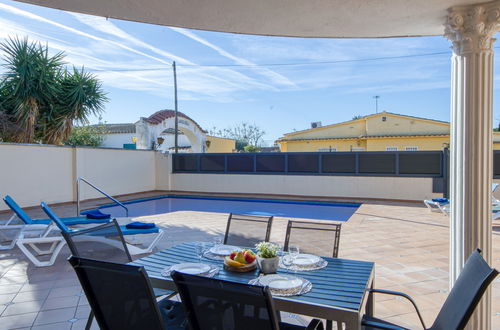 Foto 35 - Casa de 5 quartos em Castelló d'Empúries com piscina privada e jardim