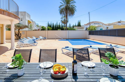 Foto 2 - Haus mit 5 Schlafzimmern in Castelló d'Empúries mit privater pool und garten