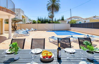 Foto 2 - Haus mit 5 Schlafzimmern in Castelló d'Empúries mit privater pool und garten