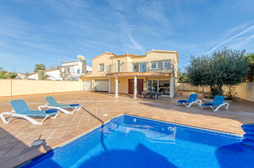 Photo 39 - 5 bedroom House in Castelló d'Empúries with private pool and garden