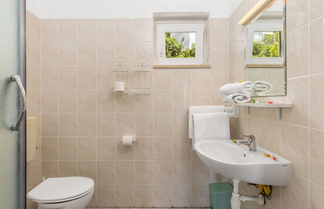Apartamento de 2 quartos em Senj com piscina e jardim - Foto 24