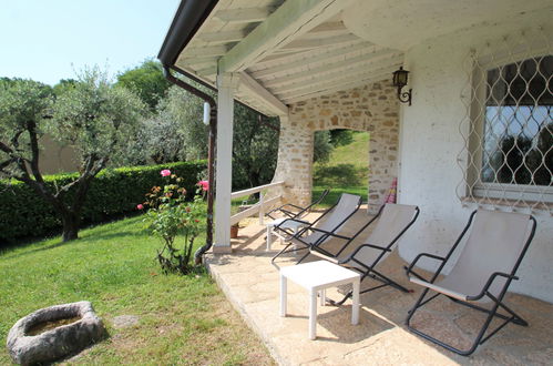 Foto 5 - Casa de 7 habitaciones en San Felice del Benaco con piscina privada y vistas a la montaña