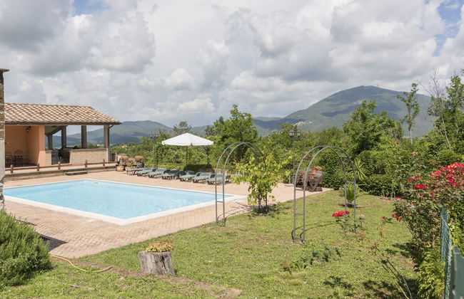 Casa de 4 quartos em Casperia com piscina privada e jardim - Foto 1