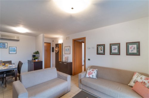 Photo 3 - Appartement de 2 chambres à Lignano Sabbiadoro avec terrasse et vues à la mer