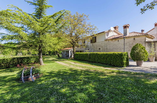 Photo 30 - Maison de 2 chambres à Pazin avec jardin et terrasse