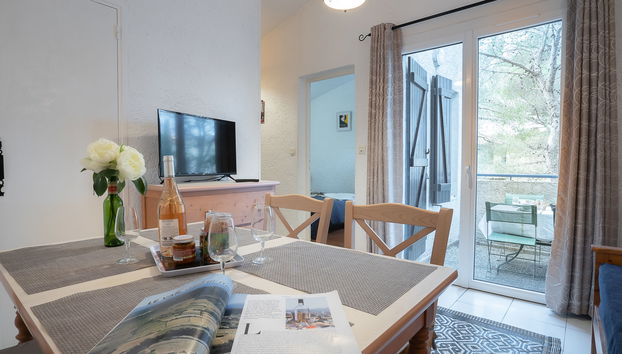 Apartment mit 2 Schlafzimmern in Saint-Raphaël mit schwimmbad und terrasse - Foto 2