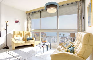 Foto 2 - Appartamento con 2 camere da letto a Saint-Cyprien con vista mare