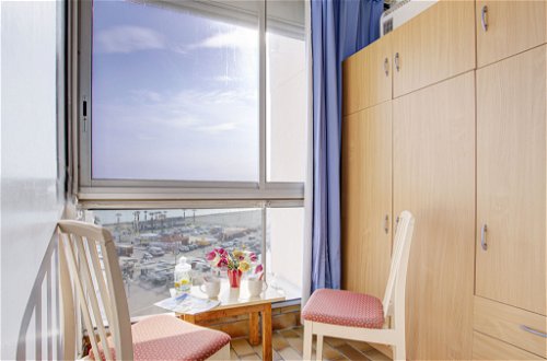 Foto 12 - Appartamento con 2 camere da letto a Saint-Cyprien con vista mare