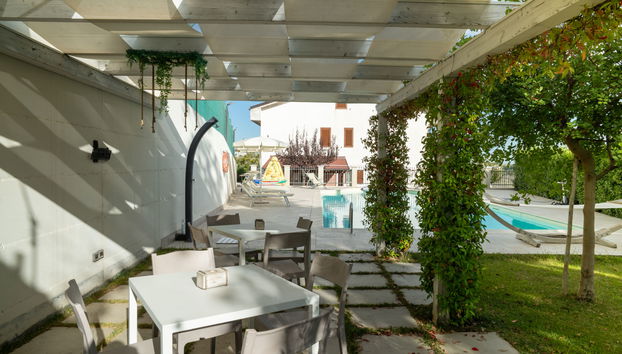 Apartamento de 3 quartos em Collecorvino com piscina privada e jardim - Foto 3