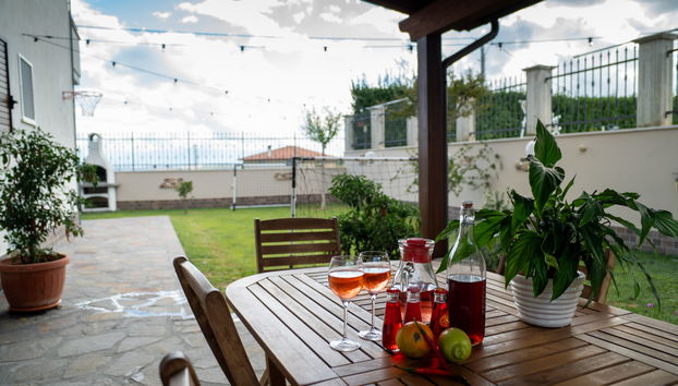 Apartamento de 3 quartos em Collecorvino com piscina privada e jardim - Foto 2