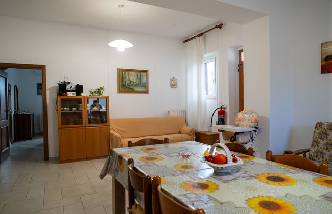 Apartamento de 3 quartos em Collecorvino com piscina privada e jardim - Foto 9
