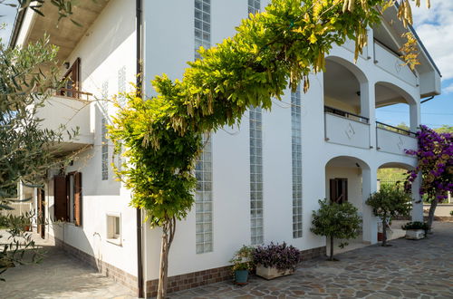 Foto 46 - Apartment mit 3 Schlafzimmern in Collecorvino mit privater pool und garten