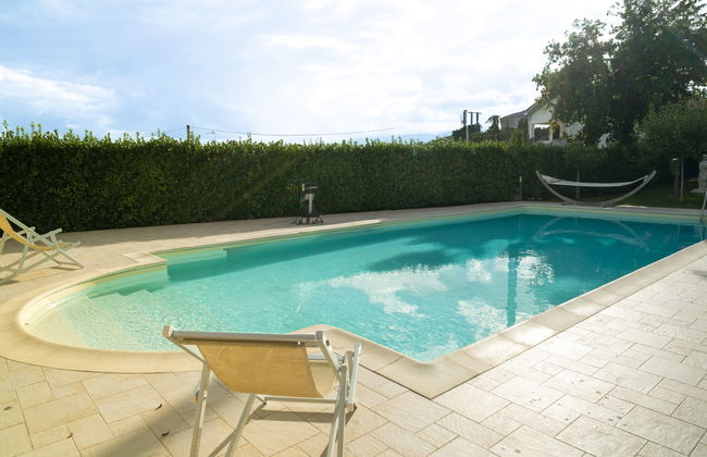 Apartamento de 3 quartos em Collecorvino com piscina privada e jardim - Foto 32