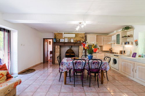 Photo 10 - Maison de 2 chambres à Blanquefort-sur-Briolance avec piscine privée et terrasse