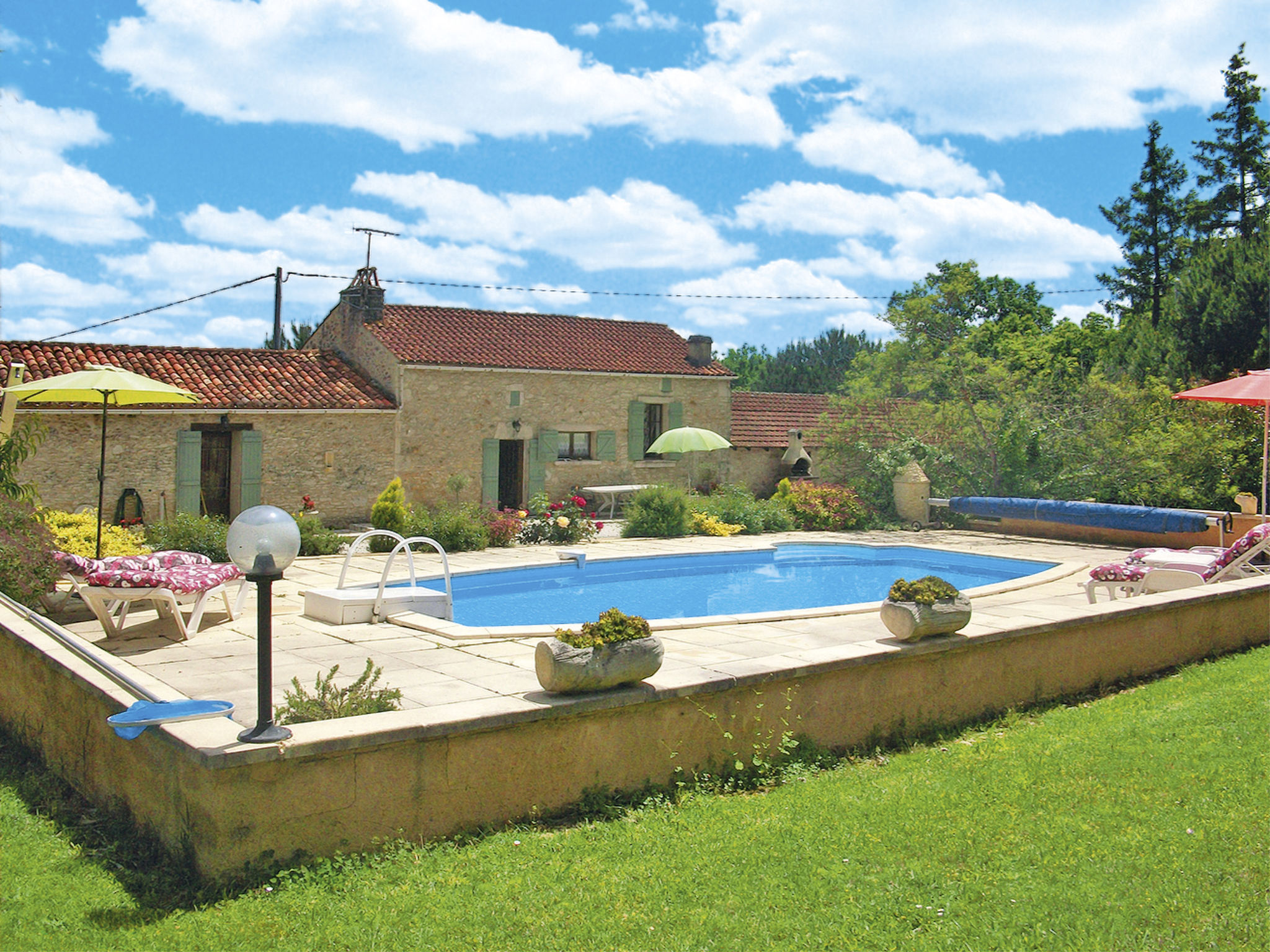 Foto 1 - Haus mit 2 Schlafzimmern in Blanquefort-sur-Briolance mit privater pool und terrasse