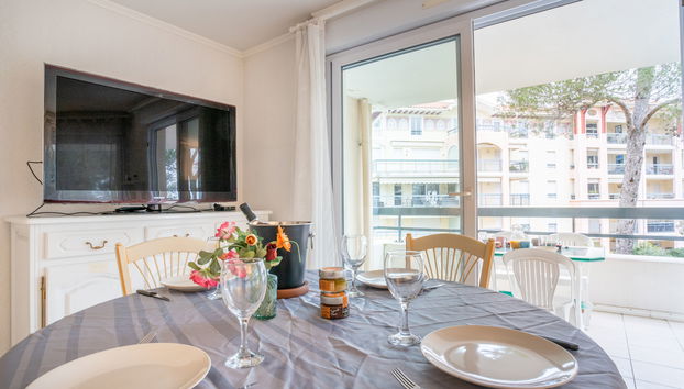 1 bedroom Apartment in Fréjus with swimming pool and garden - Photo 3