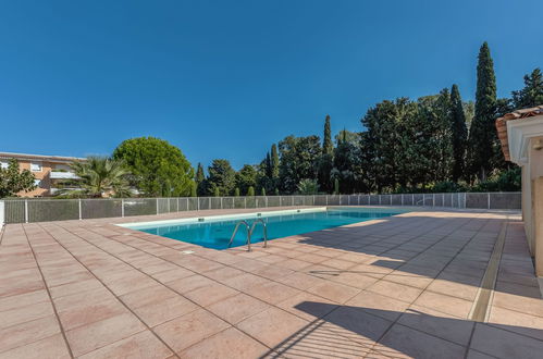 Foto 17 - Apartamento de 1 habitación en Cavalaire-sur-Mer con piscina y vistas al mar