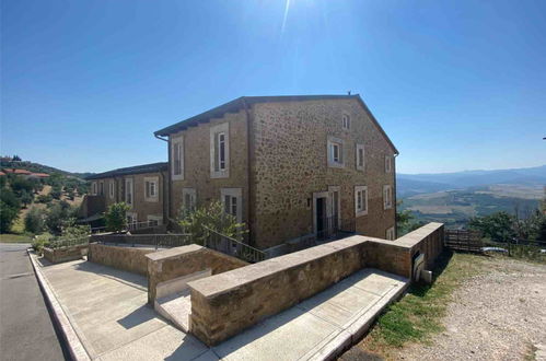 Foto 6 - Apartment mit 3 Schlafzimmern in Montalcino mit schwimmbad und terrasse