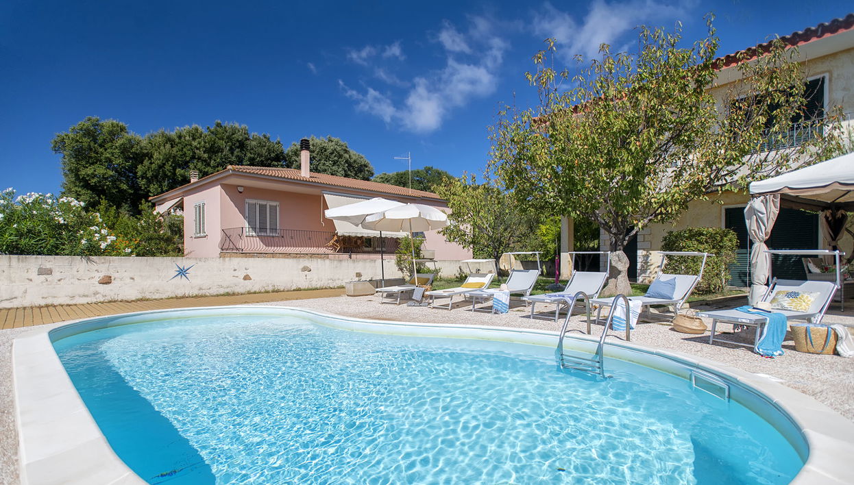 Apartamento de 2 quartos em Trinità d'Agultu e Vignola com piscina e jardim - Foto 1