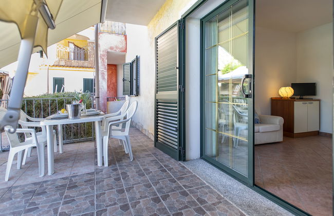 Apartamento de 2 quartos em Trinità d'Agultu e Vignola com piscina e jardim - Foto 19