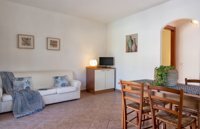 Apartamento de 2 quartos em Trinità d'Agultu e Vignola com piscina e jardim - Foto 9