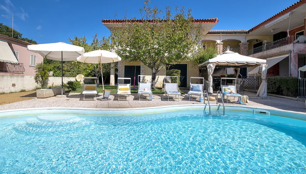 Apartamento de 2 quartos em Trinità d'Agultu e Vignola com piscina e jardim - Foto 2