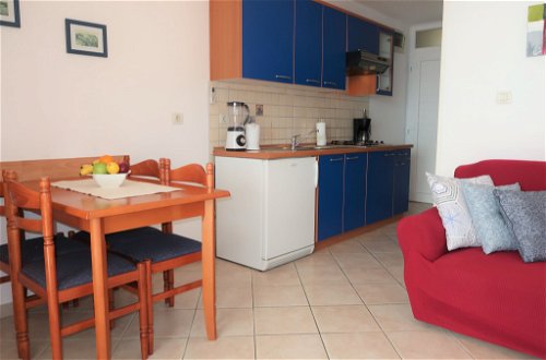 Foto 4 - Apartamento de 1 habitación en Raša con vistas al mar