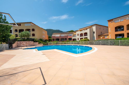 Photo 5 - Appartement de 2 chambres à Cavalaire-sur-Mer avec piscine et jardin