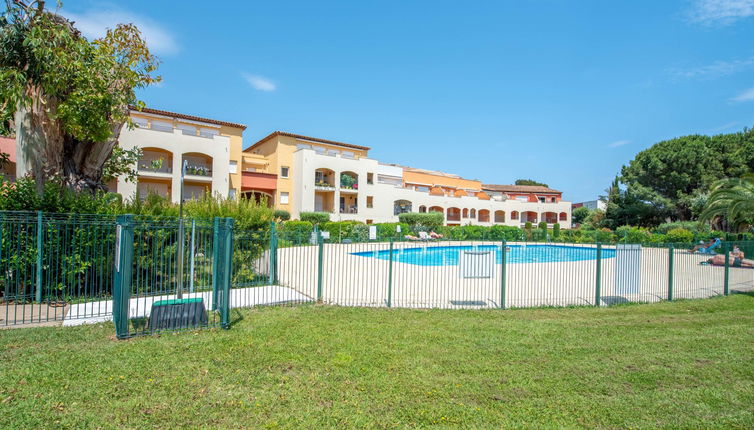 Foto 1 - Apartamento de 2 quartos em Cavalaire-sur-Mer com piscina e vistas do mar