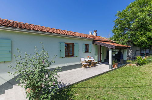 Foto 16 - Casa de 3 quartos em Buzet com piscina privada e jardim