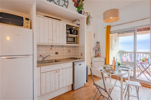 Foto 6 - Apartamento de 2 habitaciones en Roquebrune-sur-Argens con piscina y vistas al mar
