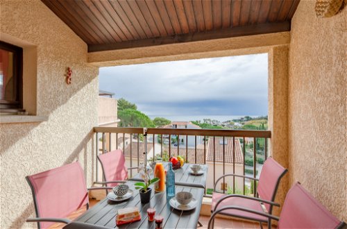 Foto 2 - Apartamento de 2 habitaciones en Roquebrune-sur-Argens con piscina y vistas al mar