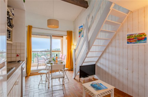 Foto 3 - Apartment mit 2 Schlafzimmern in Roquebrune-sur-Argens mit schwimmbad und blick aufs meer