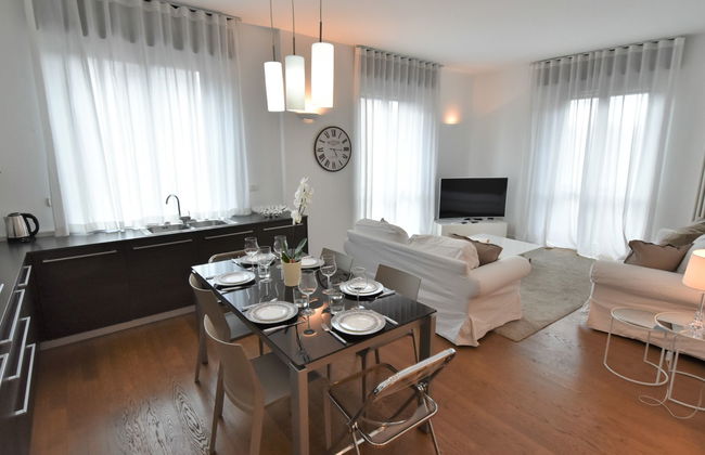 3 bedroom Apartment in Milan - Photo 1