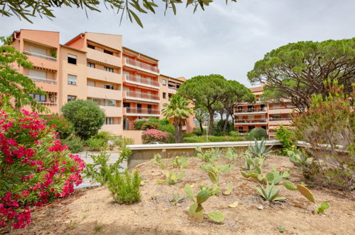 Foto 12 - Apartamento de 1 habitación en Sainte-Maxime con vistas al mar