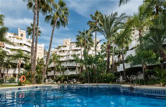 Foto 1 - Appartamento con 2 camere da letto a Marbella con piscina e vista mare