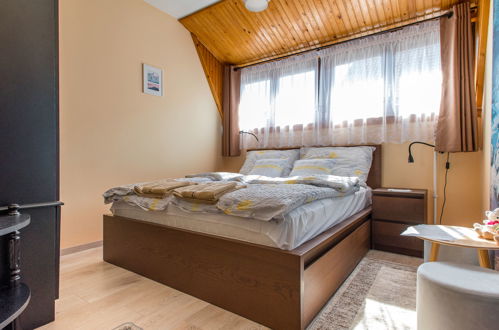 Foto 8 - Apartamento de 5 quartos em Balatonkeresztúr com piscina privada e jardim