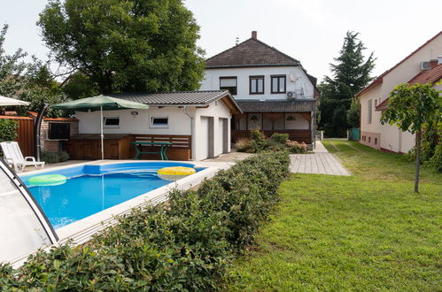 Foto 1 - Appartamento con 5 camere da letto a Balatonkeresztúr con piscina privata e giardino