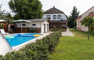 Foto 1 - Apartamento de 5 habitaciones en Balatonkeresztúr con piscina privada y jardín