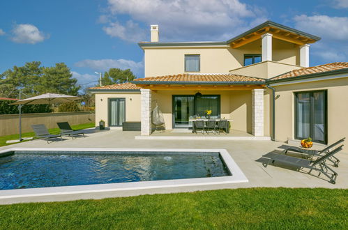 Photo 26 - Maison de 3 chambres à Poreč avec piscine privée et jardin