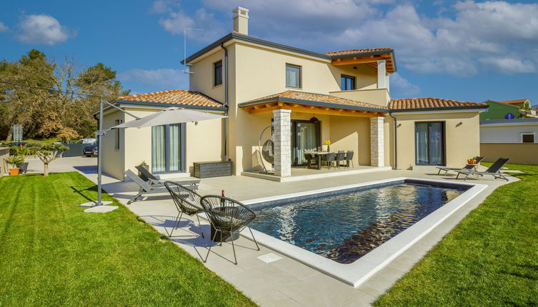 Photo 1 - Maison de 3 chambres à Poreč avec piscine privée et vues à la mer