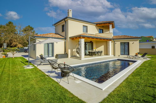 Photo 1 - Maison de 3 chambres à Poreč avec piscine privée et vues à la mer