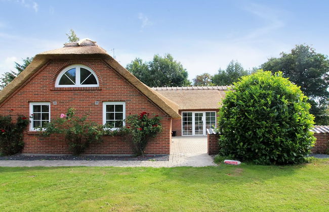5 bedroom House in Væggerløse with private pool and terrace - Photo 1